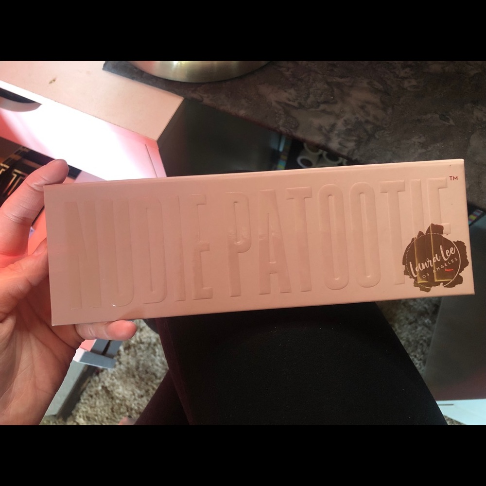 Laura Lee Nudie palette
